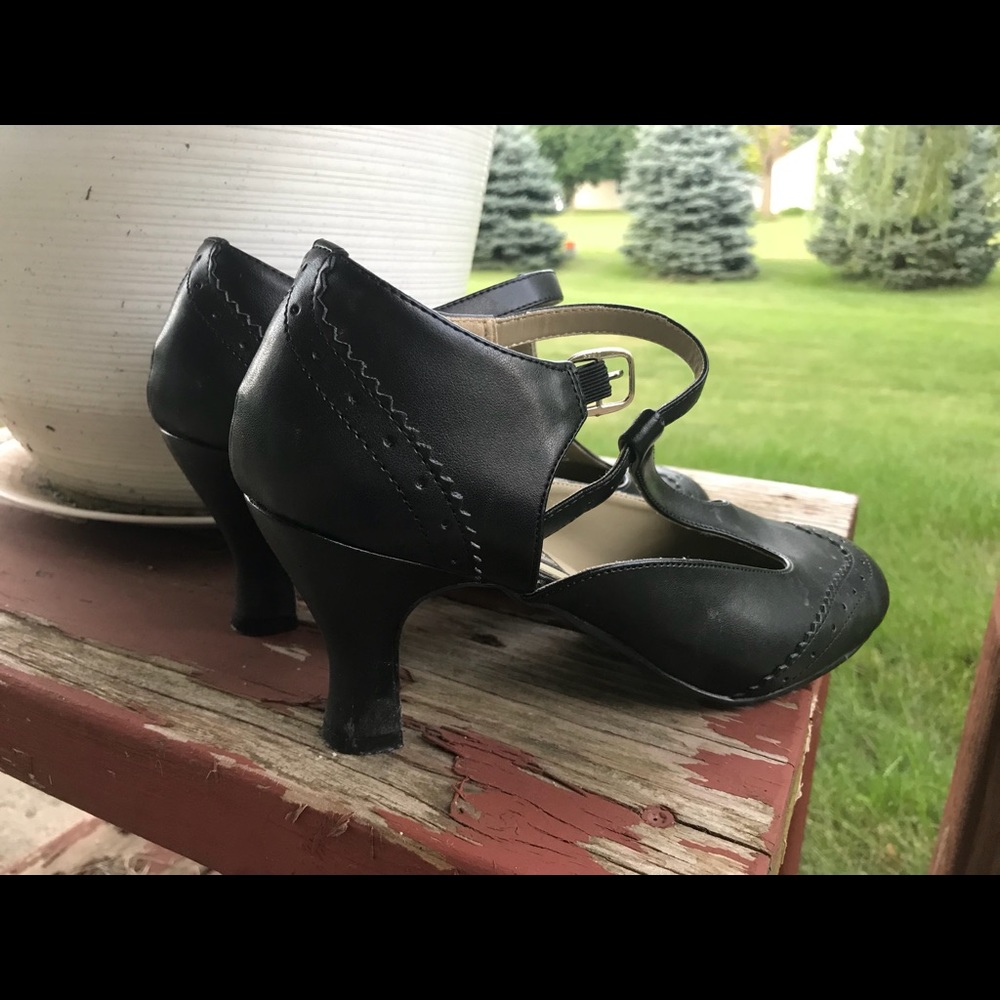 Black vintage T heels
